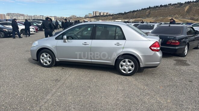 Nissan Tiida-6