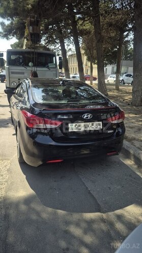 Hyundai Elantra-2