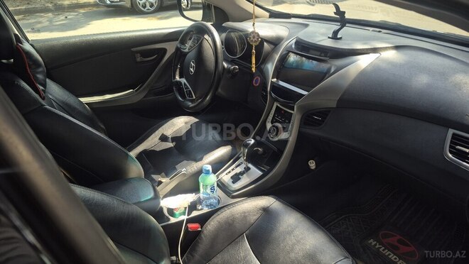 Hyundai Elantra-4