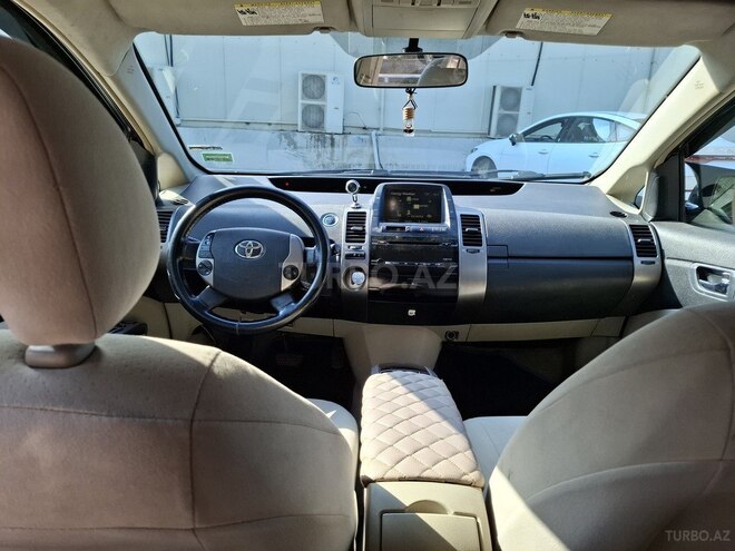 Toyota Prius-16