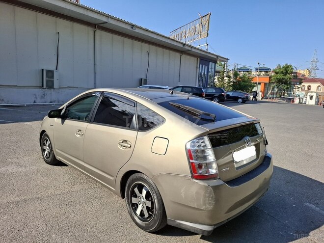 Toyota Prius-13