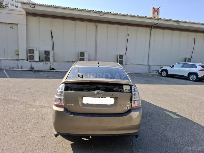 Toyota Prius-2