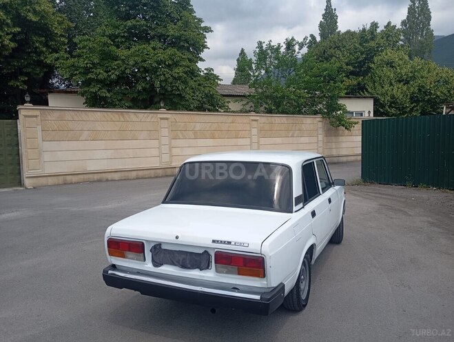 LADA (VAZ) 2107-2