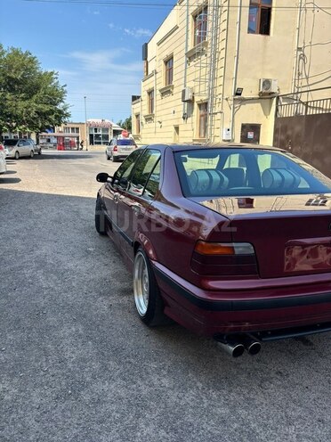 BMW 320-2