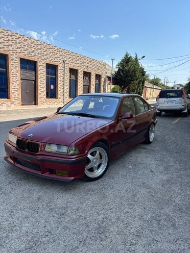 BMW 320-1