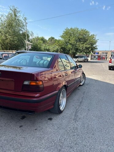 BMW 320-3