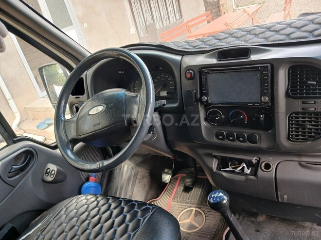 Ford Transit-4
