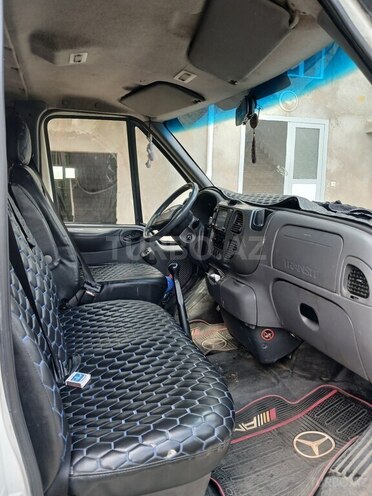Ford Transit-5