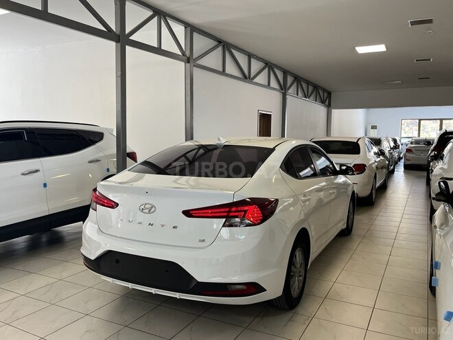 Hyundai Avante-2