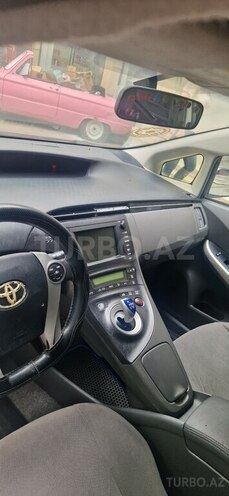 Toyota Prius-3