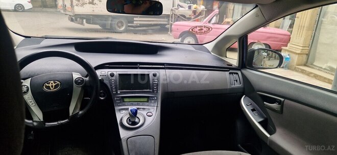 Toyota Prius-5