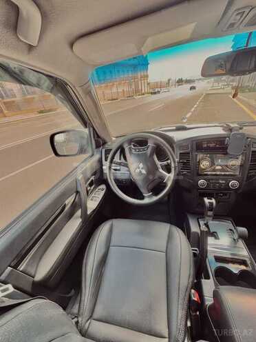 Mitsubishi Pajero-6