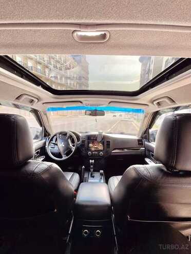 Mitsubishi Pajero-5
