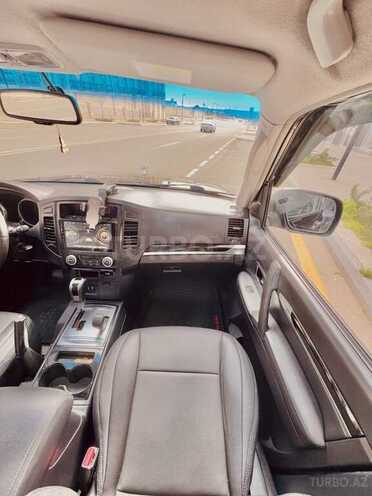 Mitsubishi Pajero-7