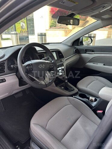 Hyundai Elantra-3