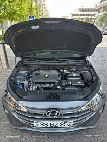 Hyundai Elantra-4