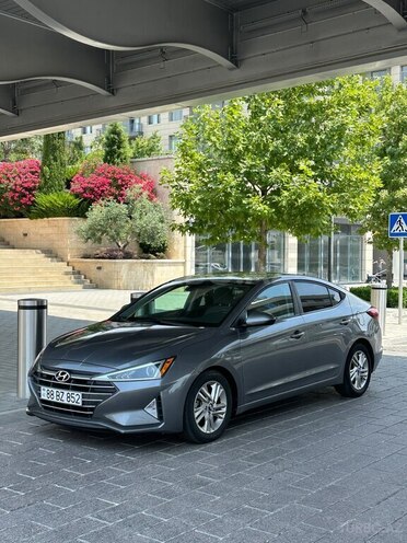 Hyundai Elantra-11