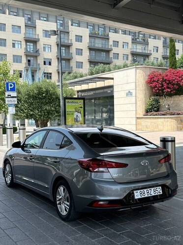Hyundai Elantra-10