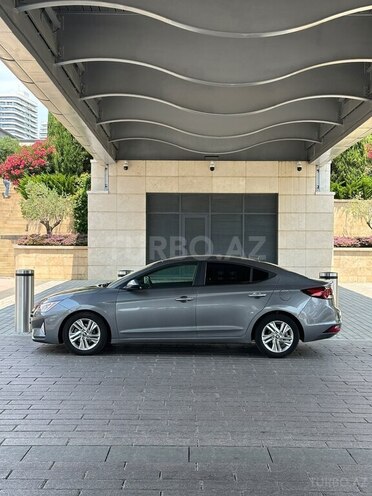 Hyundai Elantra-15