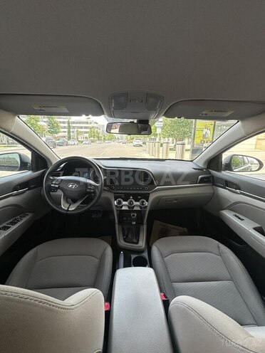 Hyundai Elantra-13