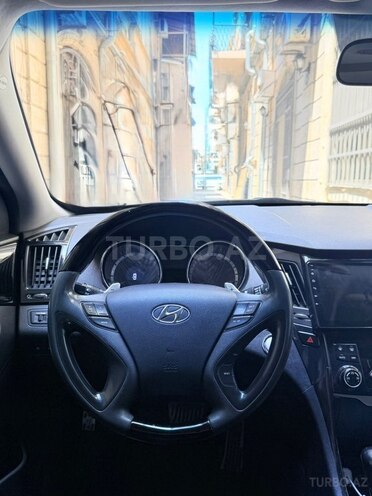 Hyundai Sonata-5
