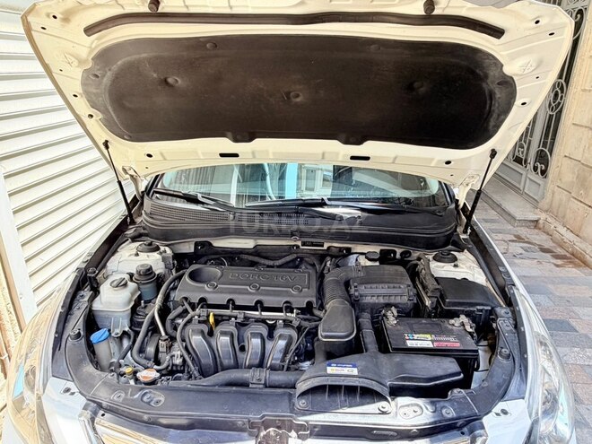 Hyundai Sonata-14