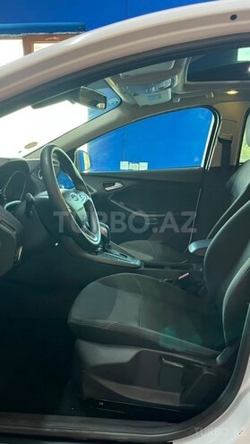 Ford Focus-18