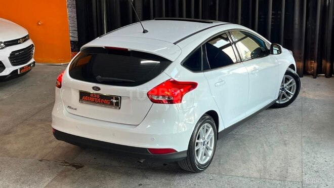 Ford Focus-11