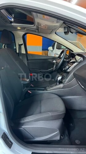 Ford Focus-19