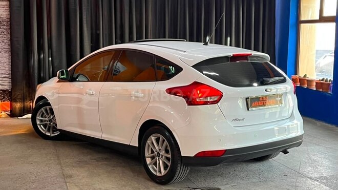 Ford Focus-12
