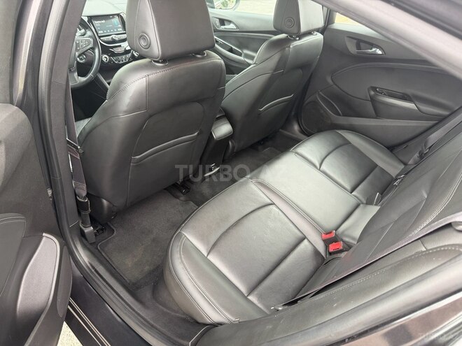 Chevrolet Cruze-12