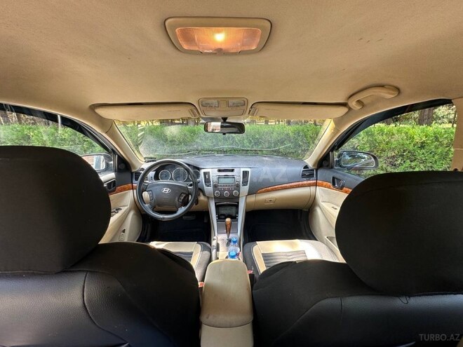 Hyundai Sonata-12