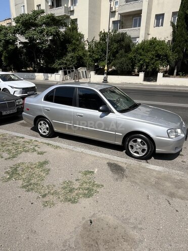 Hyundai Accent-2