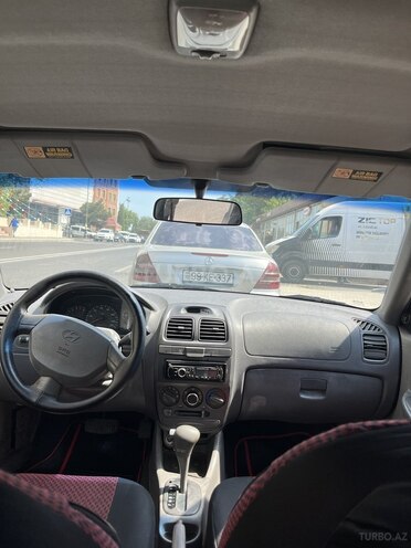 Hyundai Accent-10
