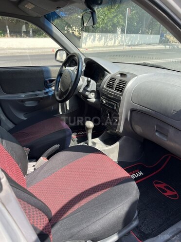 Hyundai Accent-7