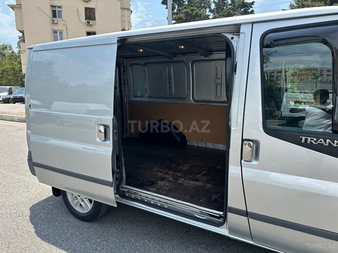 Ford Transit-9