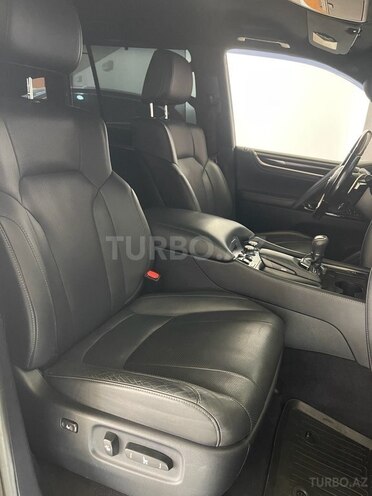Lexus LX 450d-12