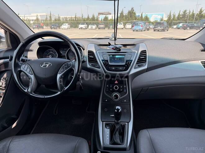 Hyundai Elantra-9