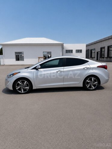Hyundai Elantra-3