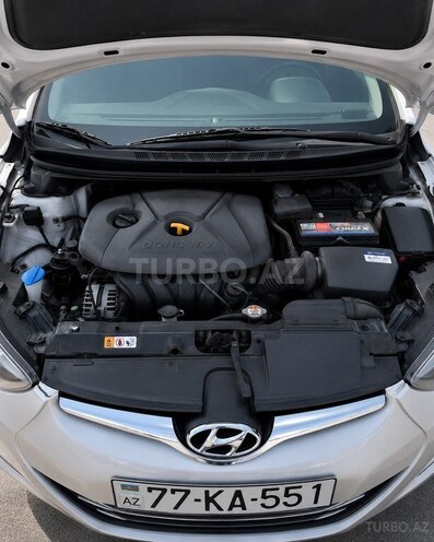 Hyundai Elantra-13