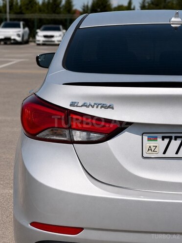Hyundai Elantra-4