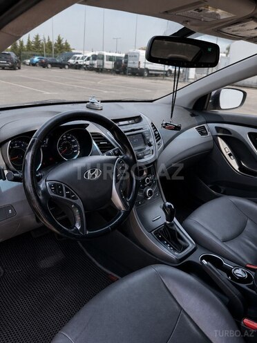 Hyundai Elantra-10
