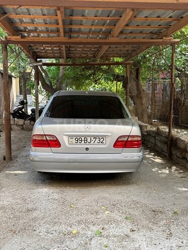 Mercedes E 200-12