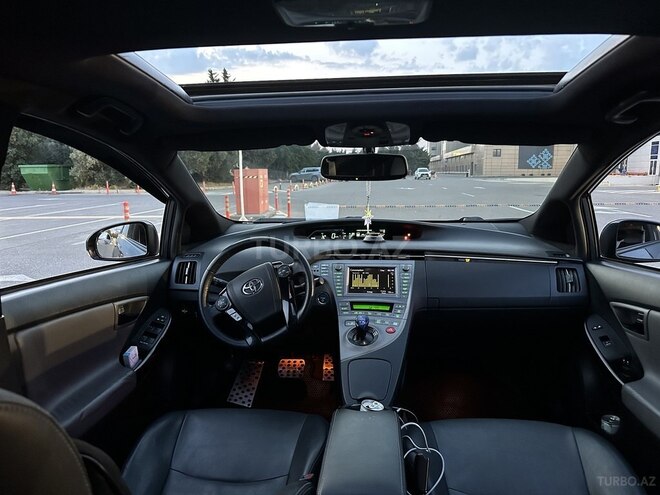 Toyota Prius-5