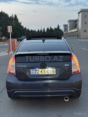 Toyota Prius-2