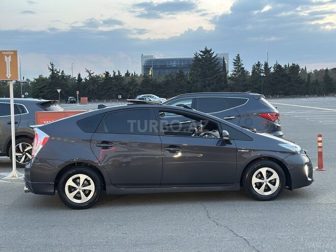 Toyota Prius-6