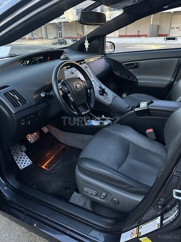 Toyota Prius-7