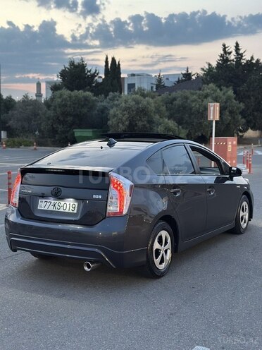 Toyota Prius-4
