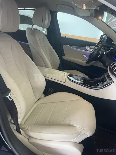 Mercedes E 300 e 4MATIC-11