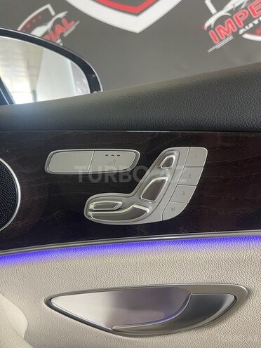 Mercedes E 300 e 4MATIC-12